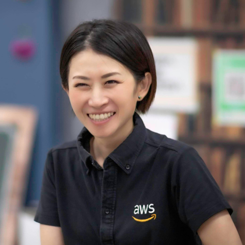 山田 純子氏